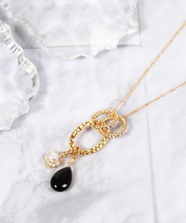 8月誕生石 ペリドット オニキスのアクセサリーが登場 天然石の意味や効果は Happy Plus Voice