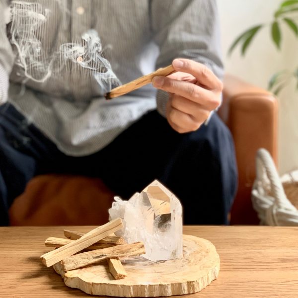 幸運を呼ぶ 聖なる木 ウッディーで甘い香りの香木 Foretmentの Palo Santo パロサント 年バイヤーの これ買い アイテム Happy Plus Voice