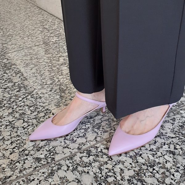 「FABIO RUSCONI」ラベンダーピンクが今っぽい♪大人の足を美しく見せてくれるヒールパンプス【40代ファッション】