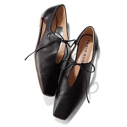 足もとから季節をチェンジ！まず買うべき秋靴は「モノトーン」Marisol9月号2023年特集【40代ファッション】