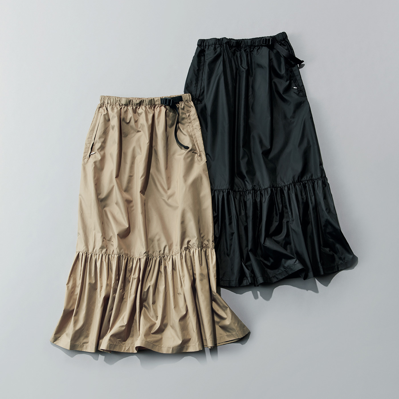 《12closetの頼れるカジュアル名品》幅広いシーン＆天候に対応する"撥水ティアードスカート"【40代ファッション】