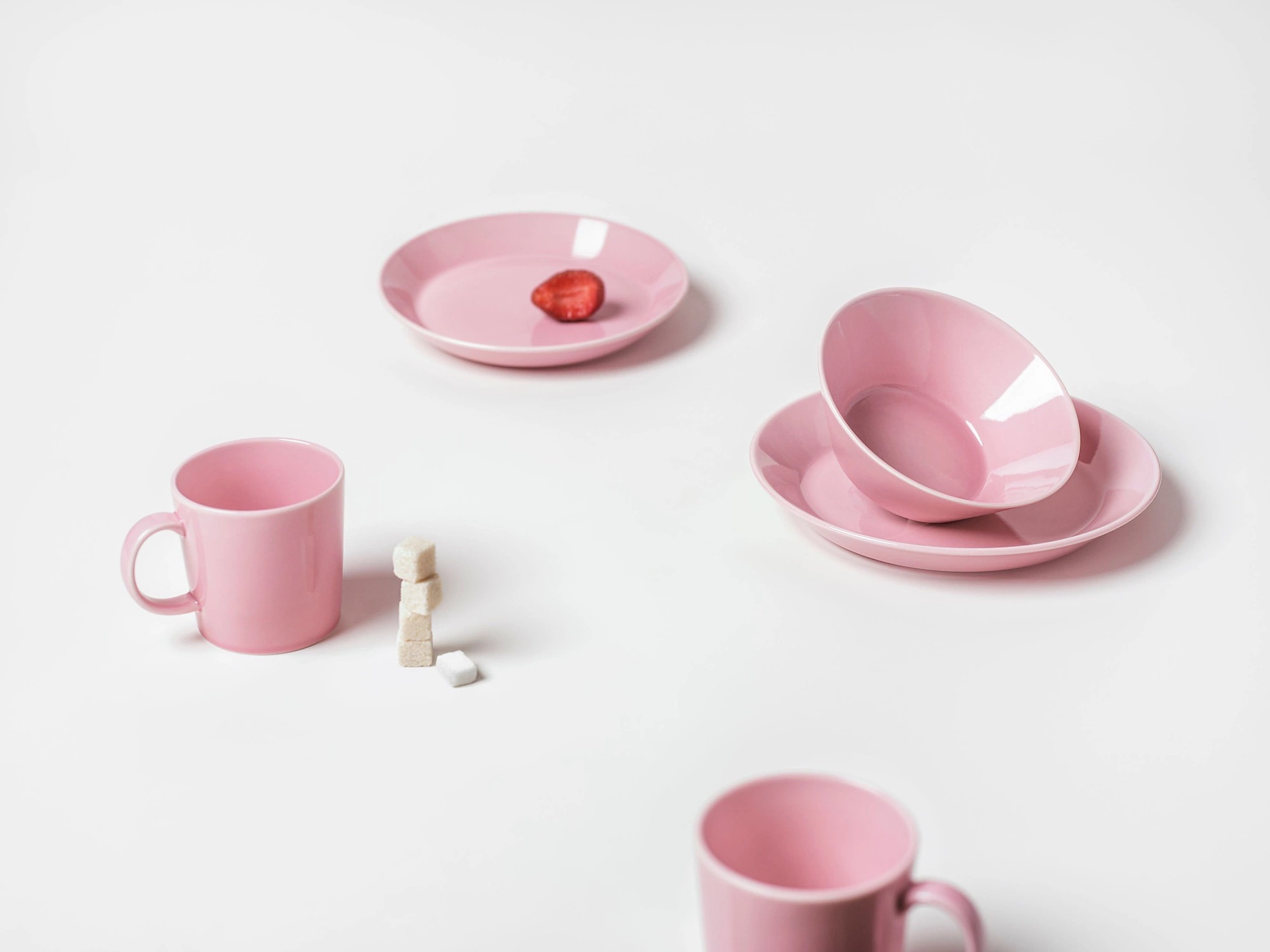 フィンランド発【IITTALA(イッタラ)】で人気のティーマから「ローズ」が登場！