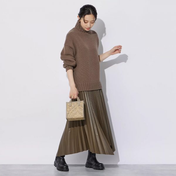 SACRA
SYNTHETIC LEATHER PLEATS
￥31,900