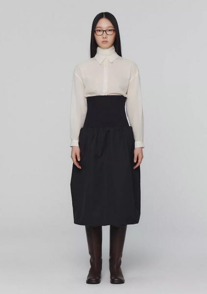 AMOMENTO

NYLON SHIRRING FLARE SKIRT

￥29,700