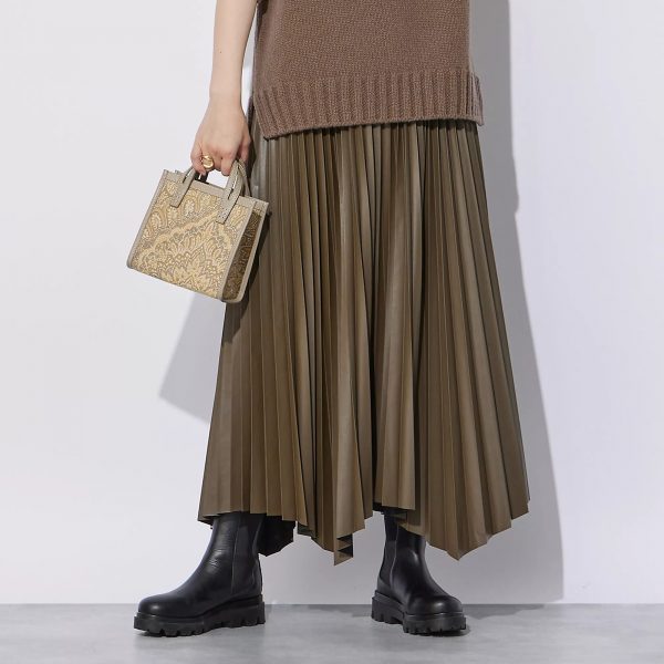 SACRA
SYNTHETIC LEATHER PLEATS
￥31,900