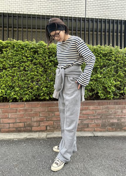 ShinzoneマリンボーダーTシャツ￥10,780ShinzoneCOTTON WOOL SWEATPANTS￥31,900ShinzoneCOTTON WOOL SWEATSHIRT￥29,700ShinzoneVELOUR HAIRBAND￥7,480