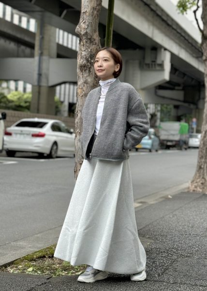 SLOANE【HPS別注】ボアジップブルゾン￥27,500ADAWASSHINY BOUCLE SKIRT￥28,600suadeo強撚コットンシアータートルカットソー￥7,700D.A.T.E.FUGA－MESH￥39,600