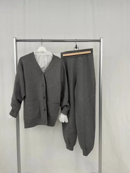 12closet
【福田麻琴さんコラボ】【洗える】コットンカシミヤVネックカーディガン
￥19,800