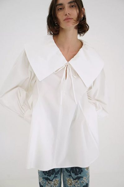 CLANE

BIG COLLAR DRAWSTRING BLOUSE

￥22,000