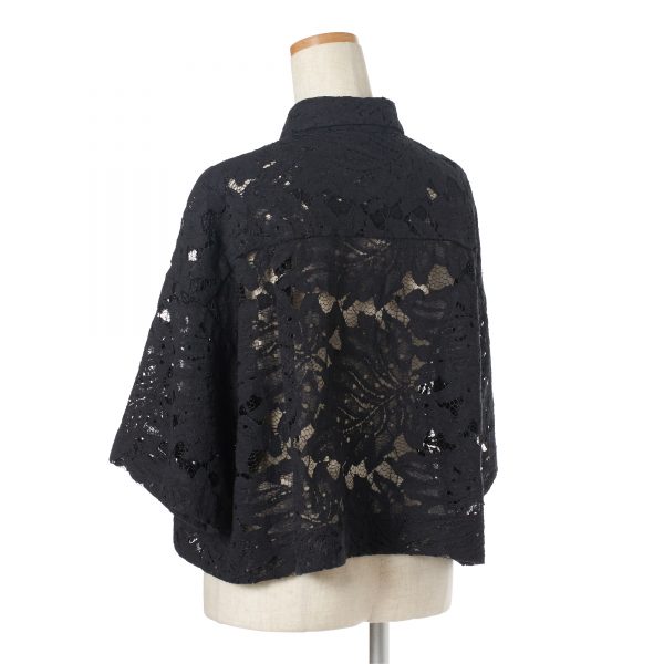 SACRAレースクロップト丈シャツ￥31,900