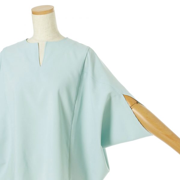 E by eclat
涼やかポンチョ風ブラウス
￥14,300