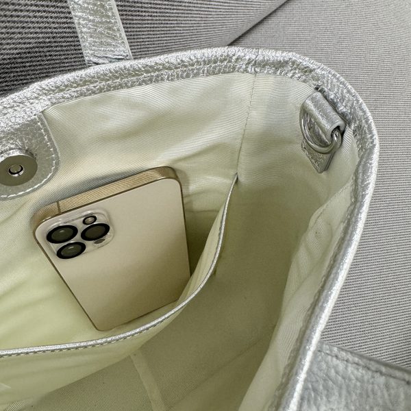 【完売前にチェック！】持つだけで洒落見え！小さくても頼れる2WAYレザートート【12closet】