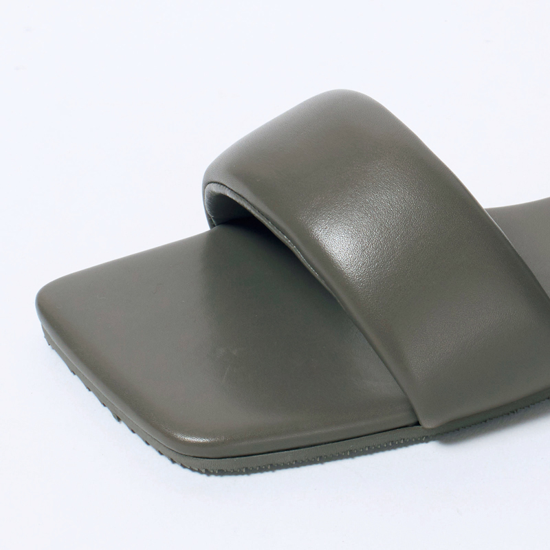 【50代　ファッション】涼感ラグジュアリーな「夏の快適ワードローブ」 éclat2025年7・8月合併号特集