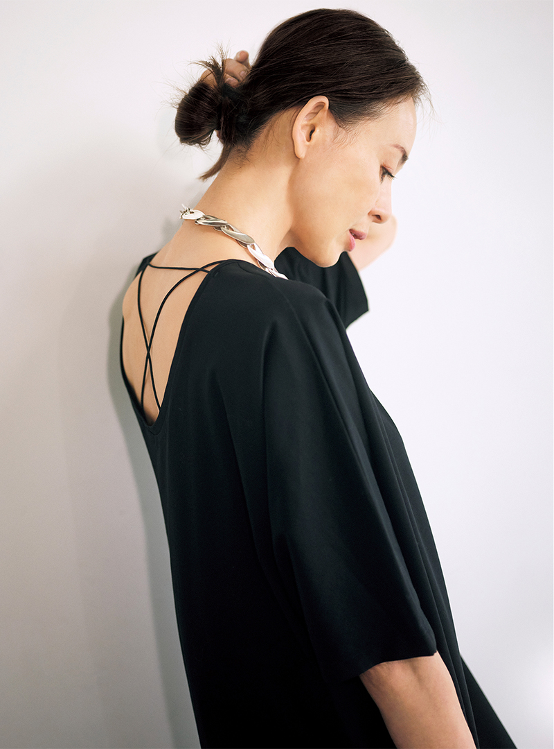 【50代　ファッション】涼感ラグジュアリーな「夏の快適ワードローブ」 éclat2025年7・8月合併号特集