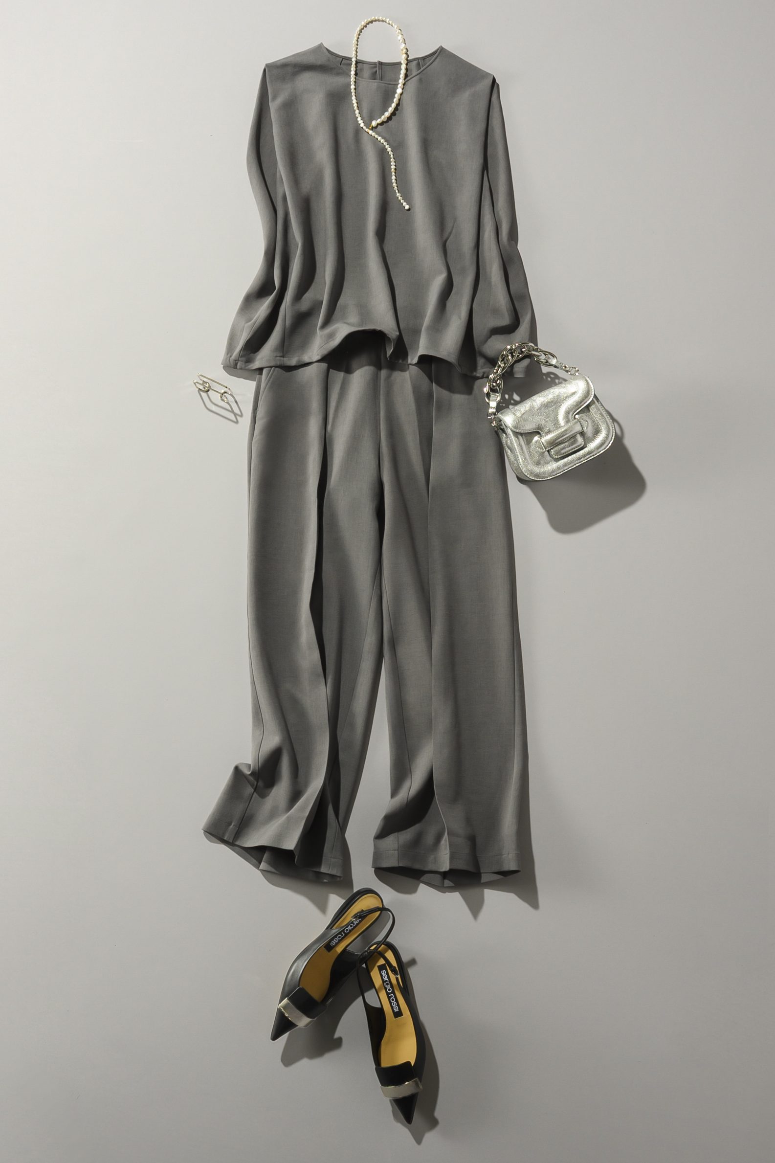 PIERRE HARDY×eclatALPHAVILLE￥157,300　グレーセットアップ　きれいめコーデ