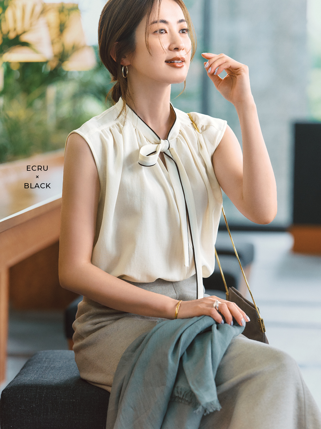 エムセブンデイズのさらふわパイピングボウタイブラウスコーデ