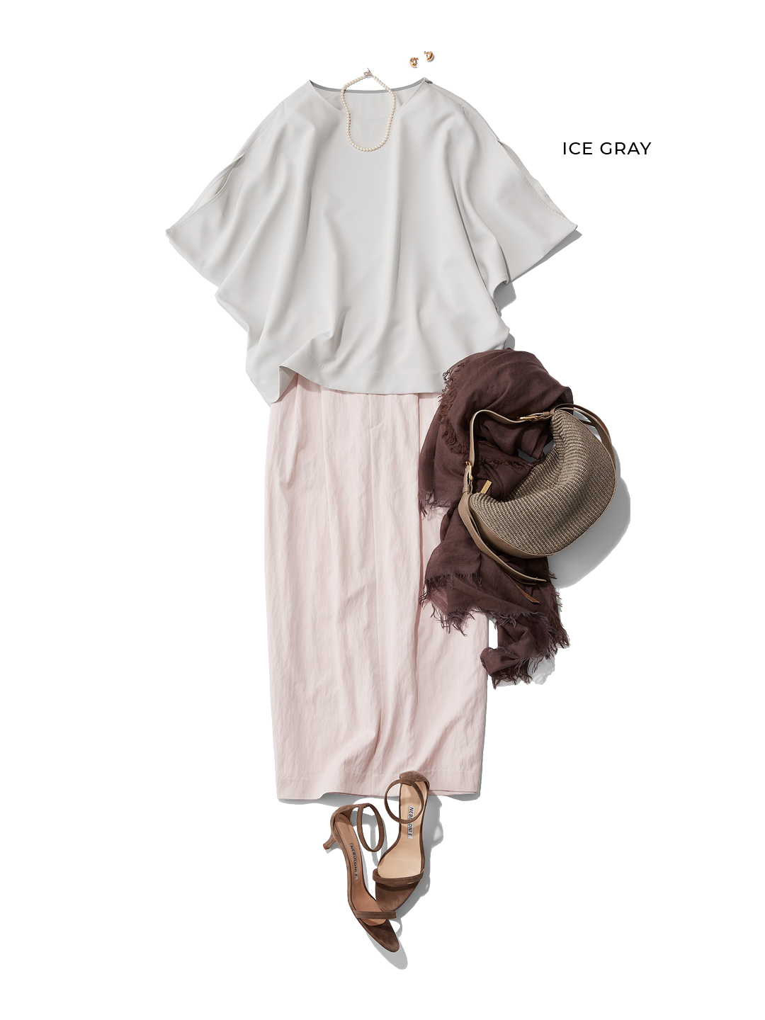 エムセブンデイズのとろみ細見えスリットトップスコーデ