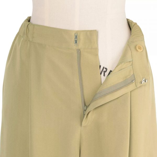 エムセブンデイズの【高園あずささんコラボ】フィブリルタック入りとろみワイドパンツZOOM!