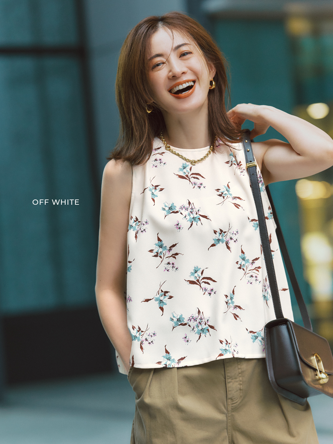 エムセブンデイズのフラワープリント ノースリーブブラウス