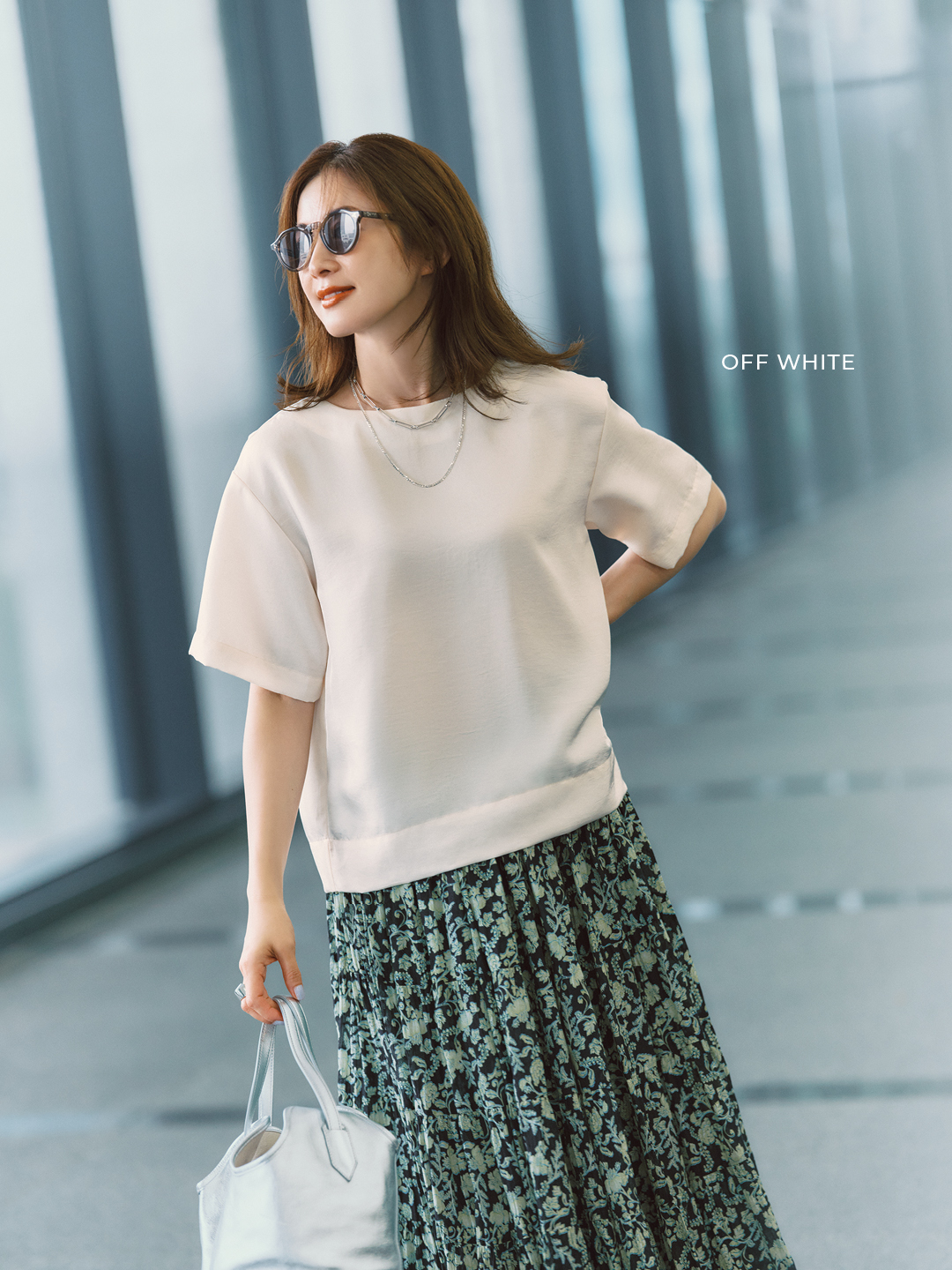 エムセブンデイズの艶五分袖Tブラウスコーデ