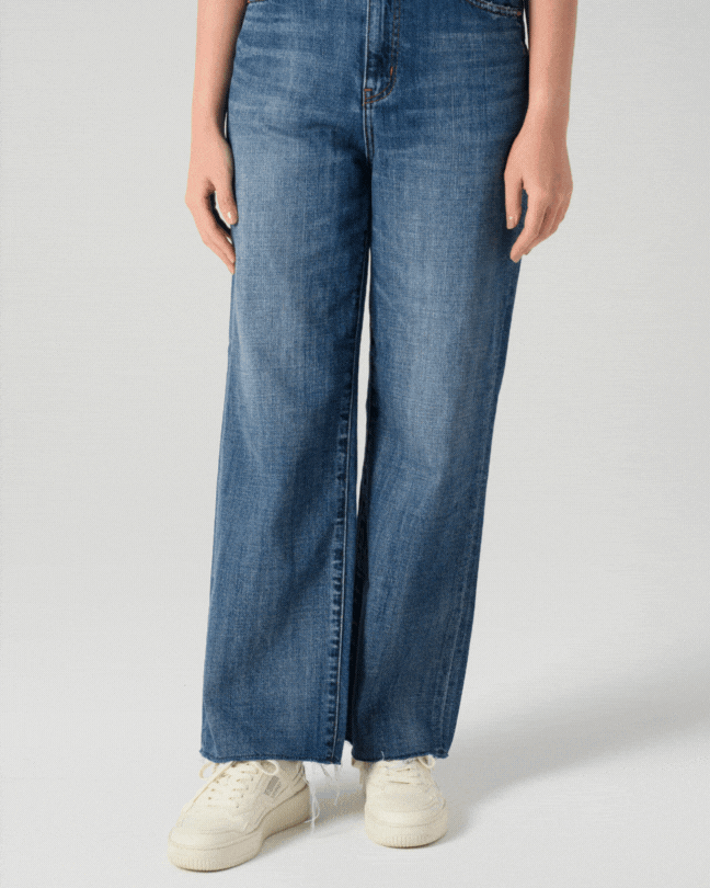 【50代足元コーデ】ピエールアルディなど大人スニーカーとボトムスの正解コーデ10選