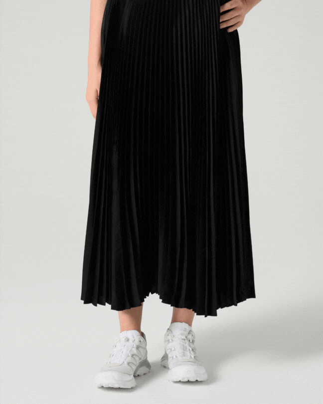 【50代足元コーデ】ピエールアルディなど大人スニーカーとボトムスの正解コーデ10選