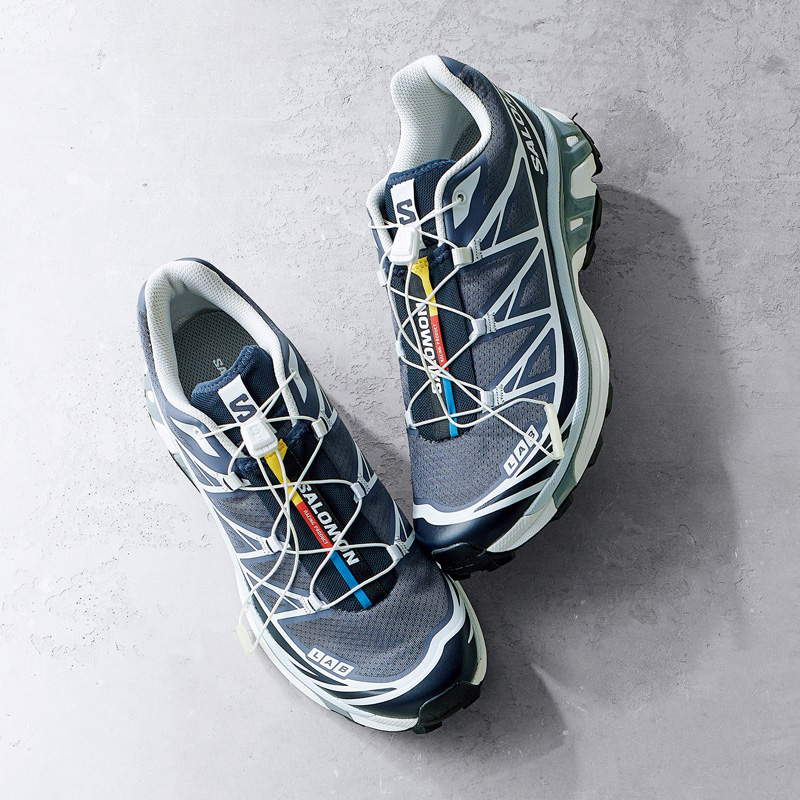 50代女性必見！秋コーデに似合うスニーカー4選 éclat2025年10月号特集