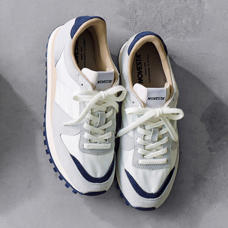 50代女性必見！秋コーデに似合うスニーカー4選 éclat2025年10月号特集