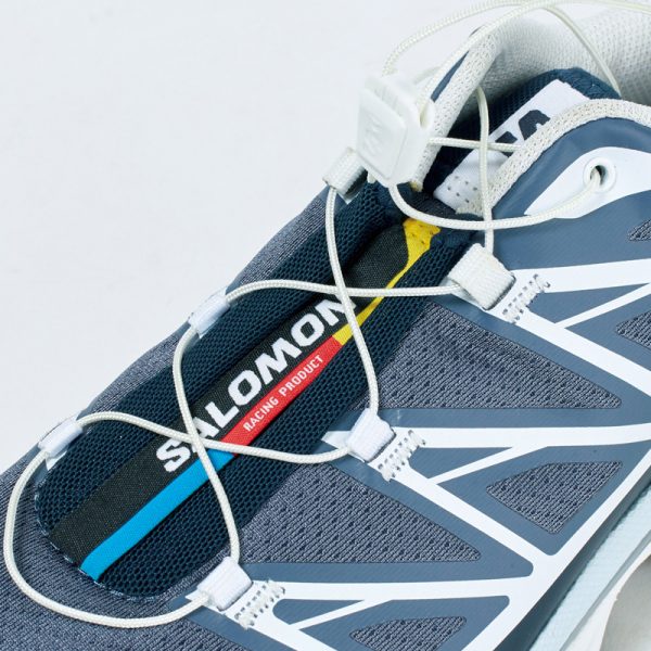 50代女性必見！秋コーデに似合うスニーカー4選 éclat2025年10月号特集