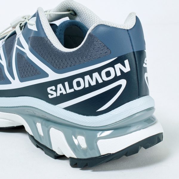 50代女性必見！秋コーデに似合うスニーカー4選 éclat2025年10月号特集