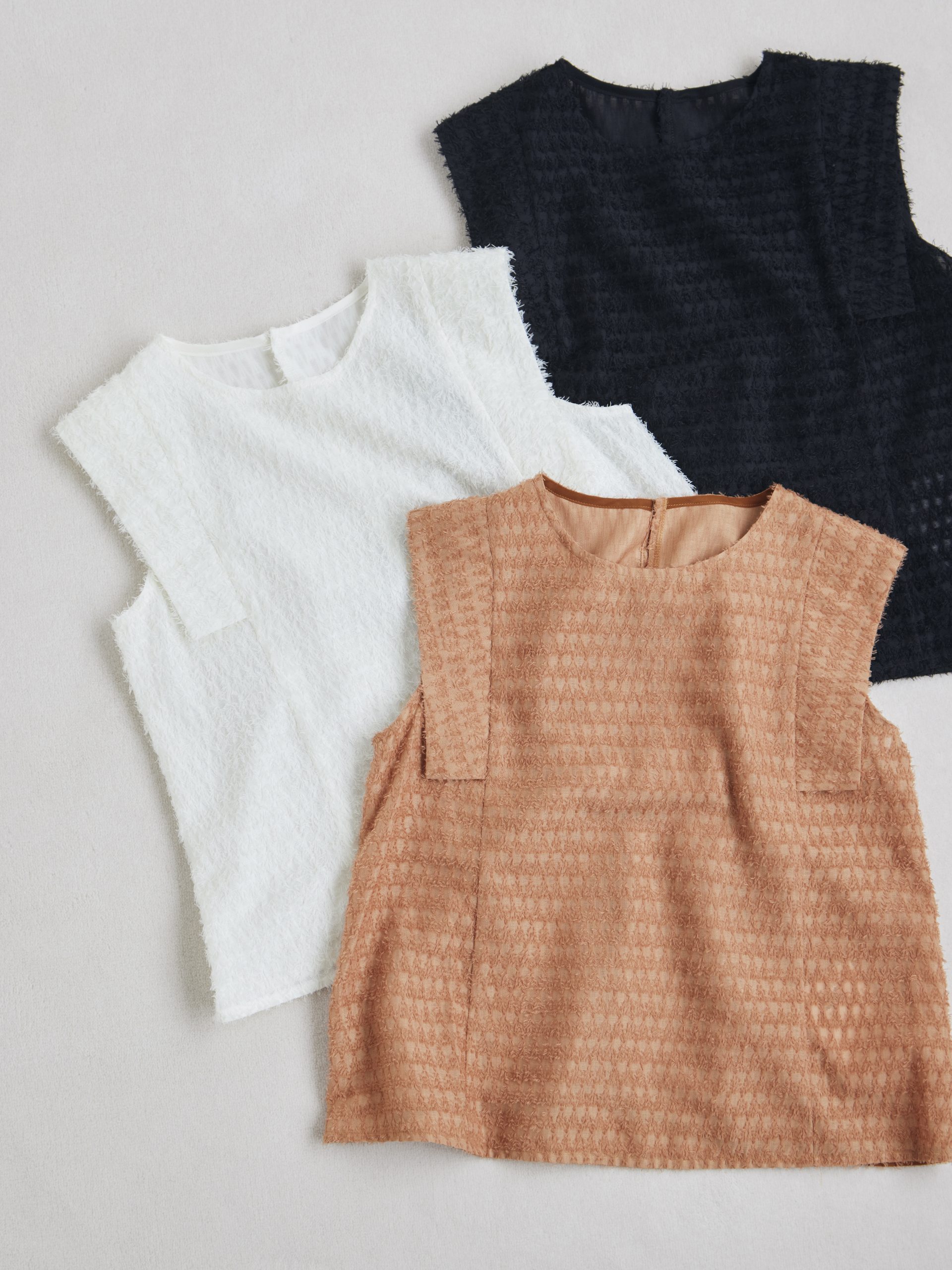 晩夏のマンネリを打破！M7days×tomomiyuさんコラボの主役級ワンピ＆トップス【M7days・40代ファッション】