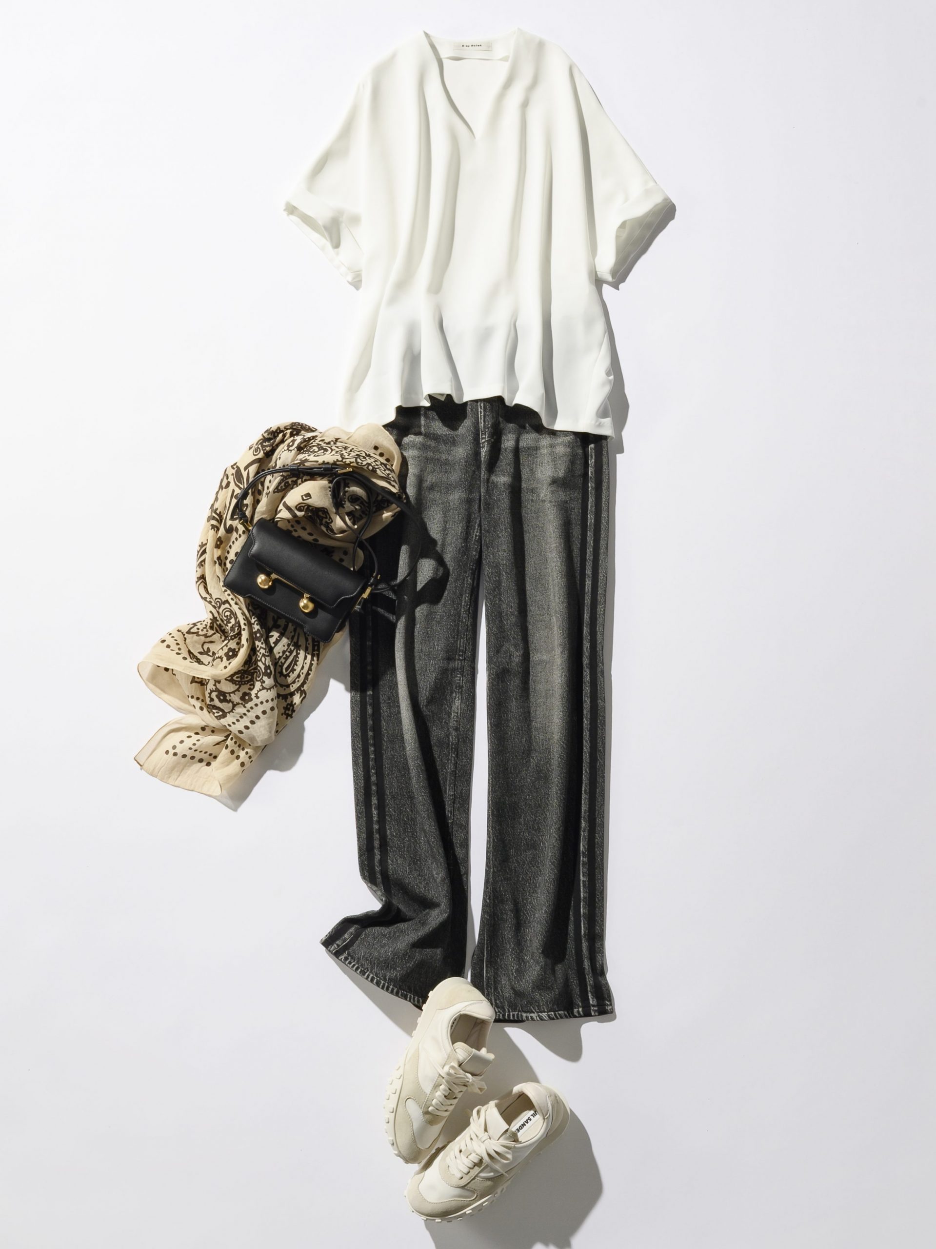 【50代着回し術】Tシャツより上品!とろみトップスで叶える【残暑~秋のスイッチコーデ6選】