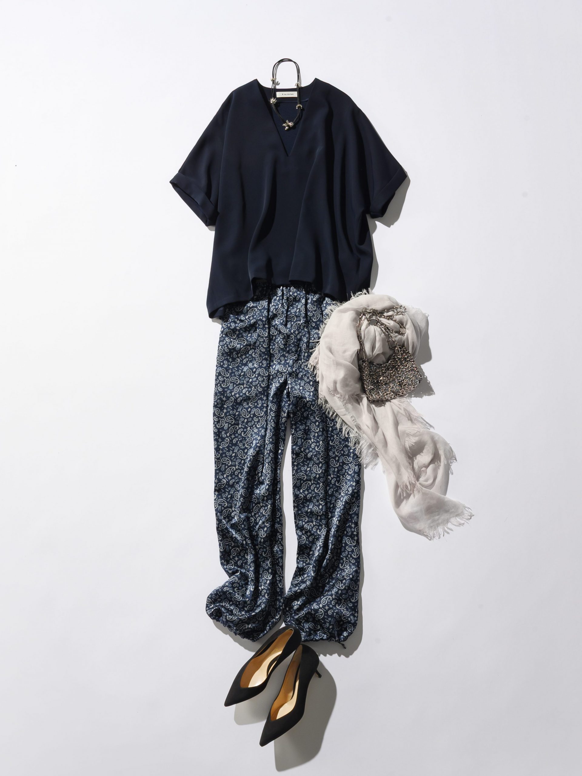 【50代着回し術】Tシャツより上品!とろみトップスで叶える【残暑~秋のスイッチコーデ6選】