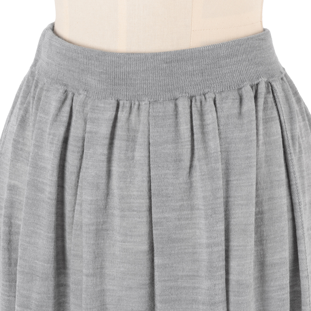 エムセブンデイズの【徳原文子さんコラボ】シアーニットギャザースカートサブカット