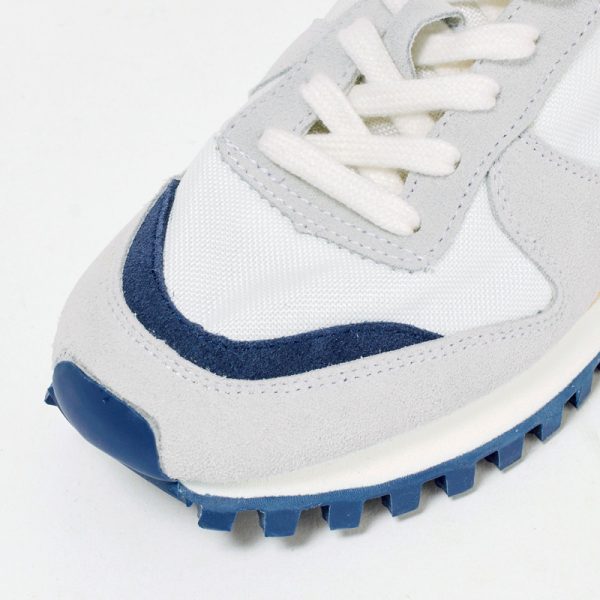 50代女性必見！秋コーデに似合うスニーカー4選 éclat2025年10月号特集