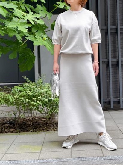 SLOANE×eclat
スローン
【別注】リラクシープルオーバー
￥30,800（税込）→　40％OFF¥18,480（税込）
カラー：ライトグレー、ネイビー
SLOANE×eclat
スローン
【別注】フレアスカート
￥35,200（税込）→　40％OFF¥21,120（税込）
カラー：ライトグレー、ネイビー