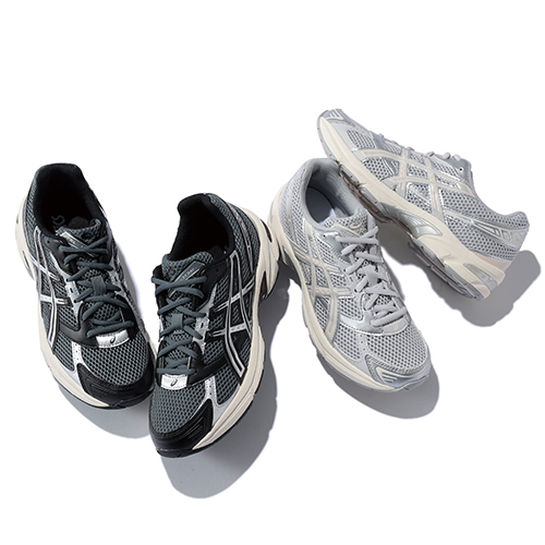 秋の足元はローファーかこっくり色スニーカー