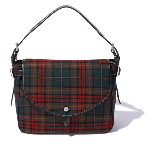 大容量なのにコーデに効く旬BAG