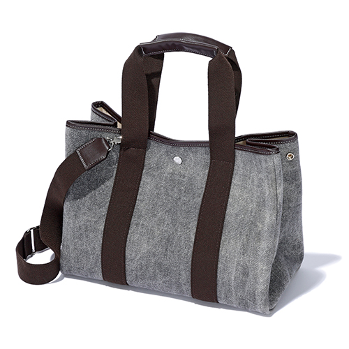 大容量なのにコーデに効く旬BAG