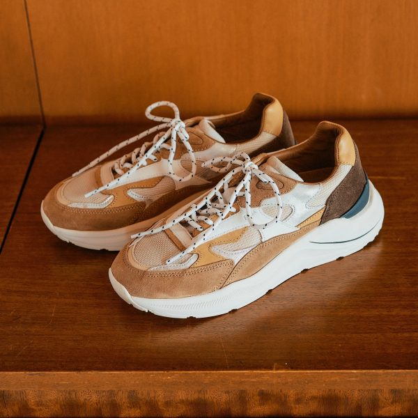 秋の足元はローファーかこっくり色スニーカー