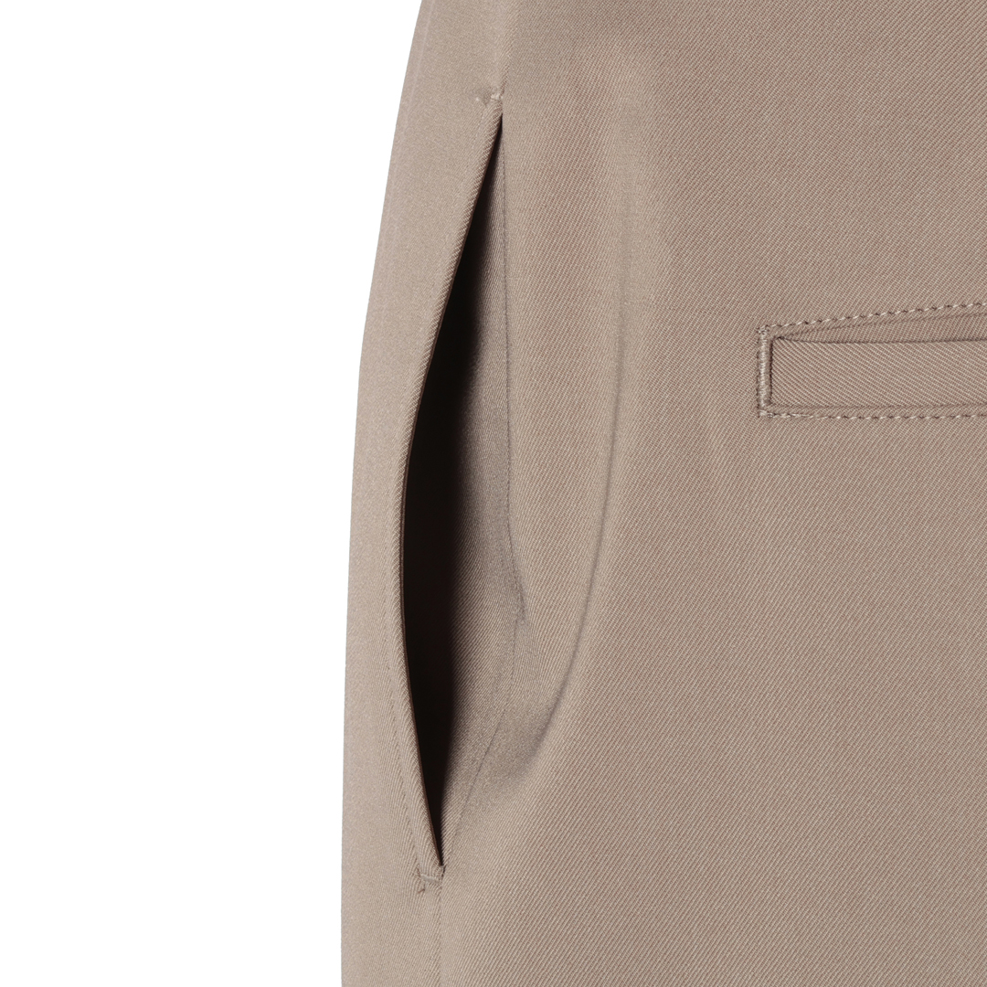 エムセブンデイズの【徳原文子さんコラボ】サスペンダーつき2WAYタックパンツFabric feel