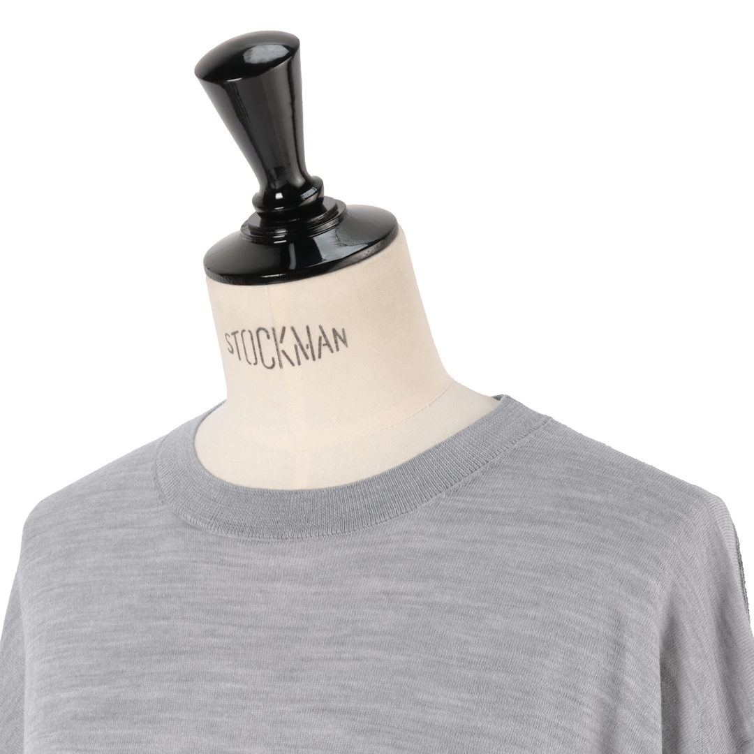 エムセブンデイズの【徳原文子さんコラボ】シアーニットトップスサブカット