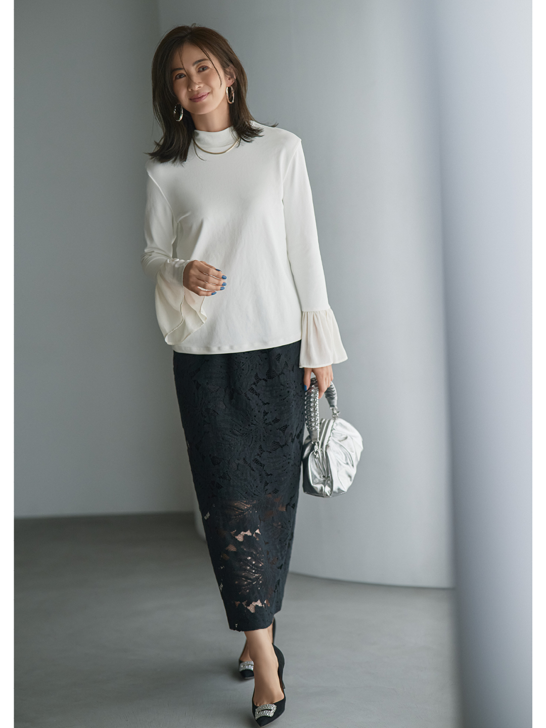 エムセブンデイズの【高垣麗子さんコラボ】スナップボタンブルゾンと袖フレアトップスコーデ2