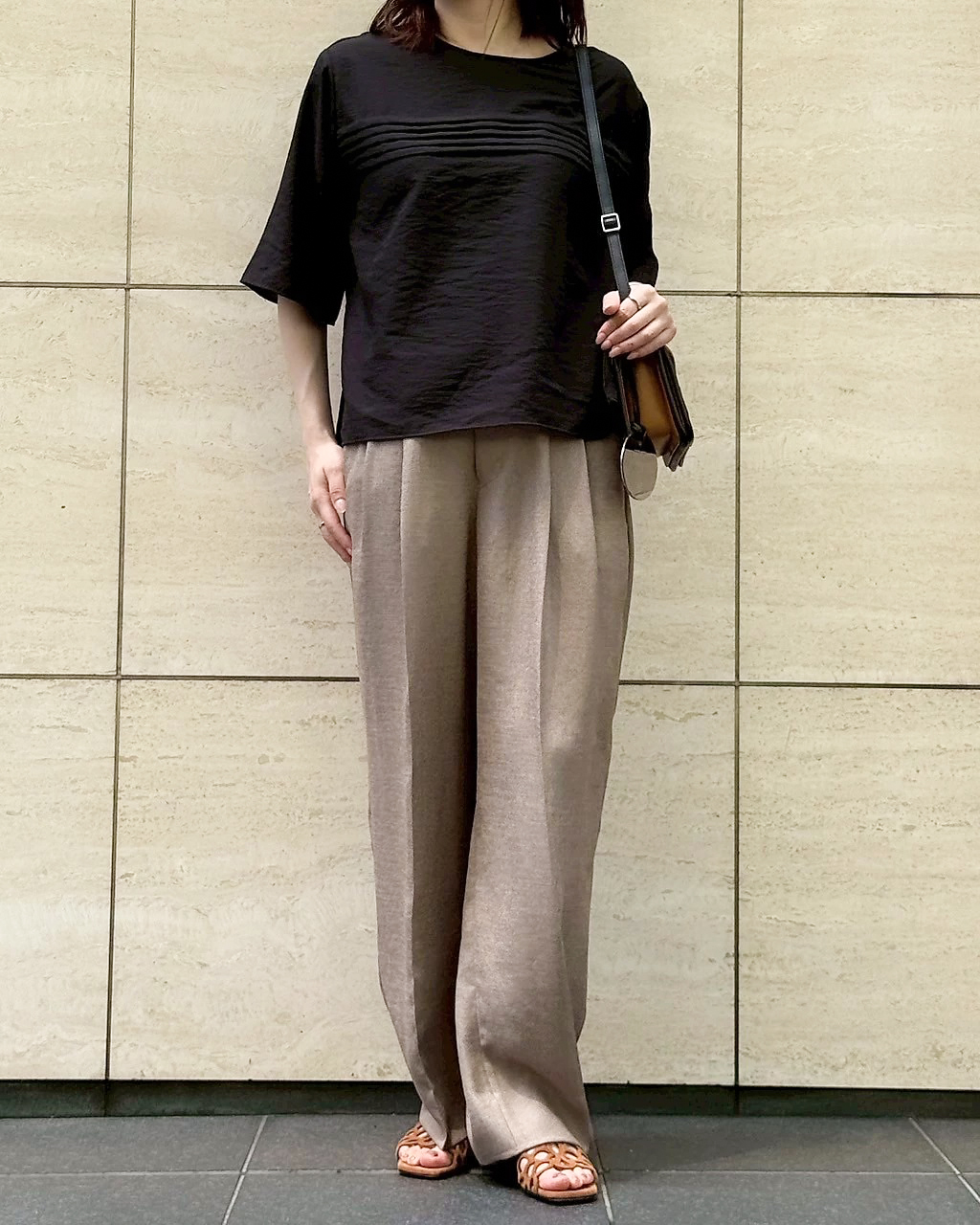 一枚で華やか。大人の夏スタイルを刷新するブラウス 【50代ファッション・E by eclat】