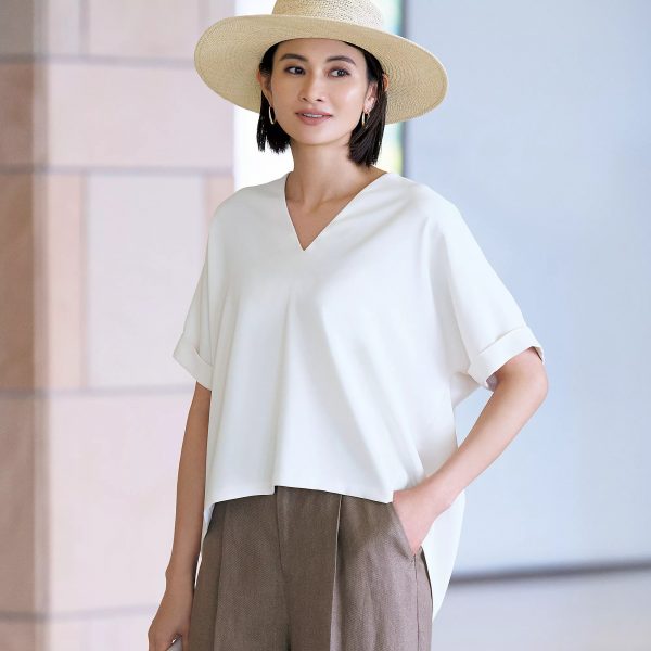 【50代着回し術】Tシャツより上品!とろみトップスで叶える【残暑~秋のスイッチコーデ6選】