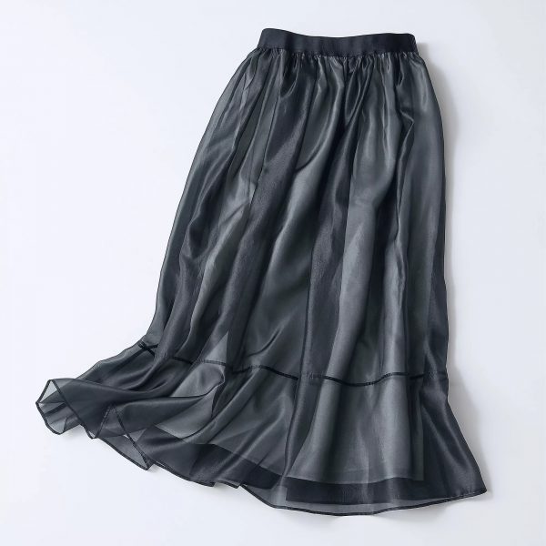 【50代足元コーデ】ピエールアルディなど大人スニーカーとボトムスの正解コーデ10選