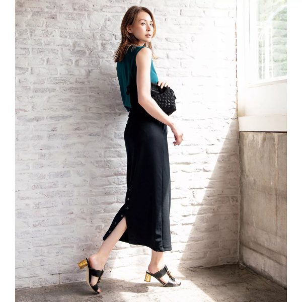 【残暑～秋・50代コーデ】黒ロングスカートで叶える上品＆楽ちんスタイル6選