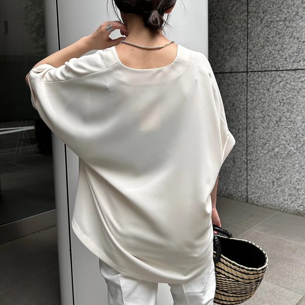 【50代着回し術】Tシャツより上品!とろみトップスで叶える【残暑~秋のスイッチコーデ6選】