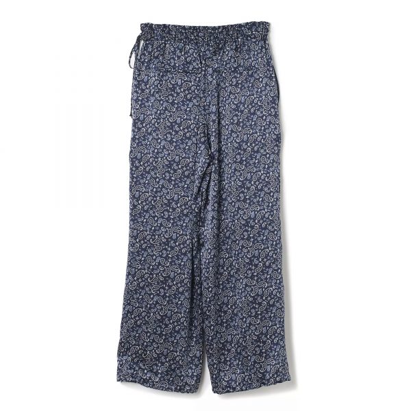 【50代足元コーデ】ピエールアルディなど大人スニーカーとボトムスの正解コーデ10選