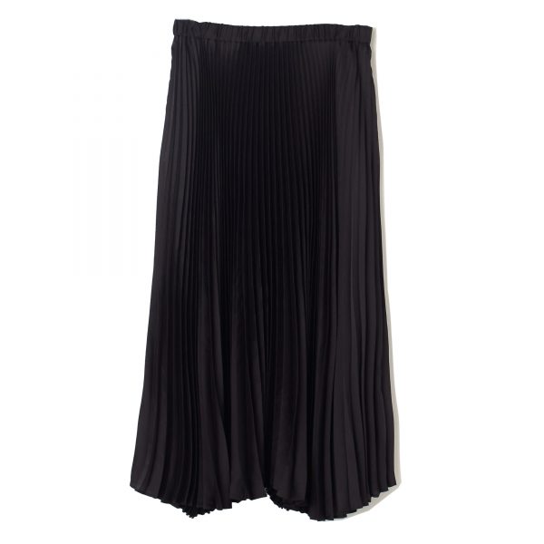 【50代足元コーデ】ピエールアルディなど大人スニーカーとボトムスの正解コーデ10選